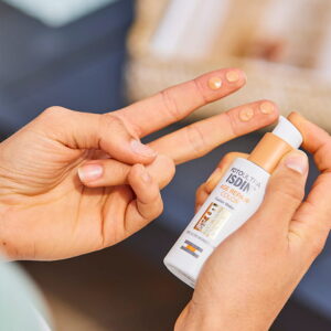 ضد آفتاب رنگی ایزدین AGE REPAIR