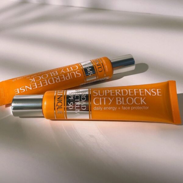 ضد آفتاب سوپر دیفنس SPF 50 کلینیک حجم 40میل