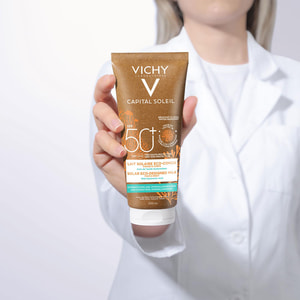 ضد آفتاب ویشی SPF50 مناسب صورت و بدن 200 میل