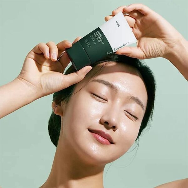 ضدآفتاب آنوا مدل Hearleaf Silky Moisture حجم 50میل