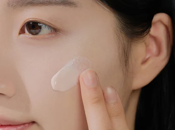 ضد آفتاب روشن کننده سنتلا Centella مدل Tone Brightening حجم 50 میل