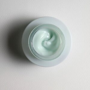 کرم مرطوب کننده نیو بُرن مدل Smooth Toch مناسب برای پوست های چرب 50 میل