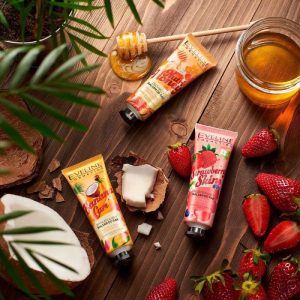 کرم مرطوب کننده و ترمیم کننده دست اولاین مدل Banana Care حجم 50 میل