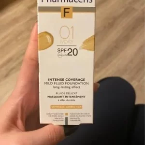 کرم‌پودر 01 IVORY فارماسریز اینتنس با پوشش قوی و spf20 حجم 30میل