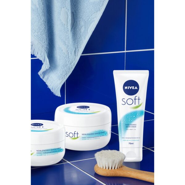 کرم رطوبت رسان و نرم کننده نیوا سافت Nivea Soft حجم 200 میل