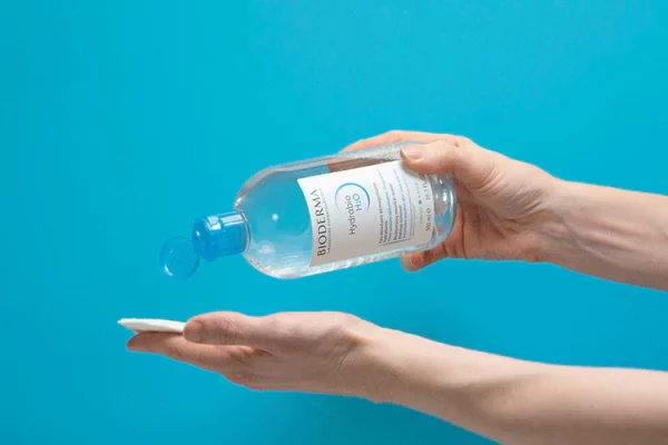 میسلار‌واتر هیدرابیو H2O بایودرما آبرسان حجم 500 میلی‌لیتر