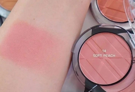رژ گونه پودری گلدن رز مدل Powder Blush Soft And Silki رنگ Soft Peach شماره 14