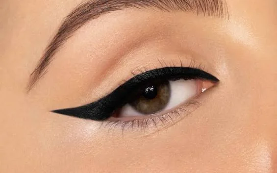 مداد‌چشم 01 اکسترا‌بلک پوپا مدل True Eyes مشکی 14 گرم