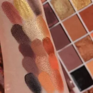 پالت سایه Enamoured تکنیک مدل Pressed Pigment رنگ حجم 30 گرم 