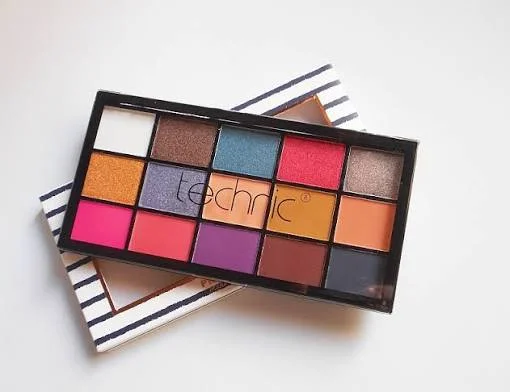 پالت سایه Vacay تکنیک مدل Vacay Pressed Pigment 15 رنگ حجم 22.5 گرم 